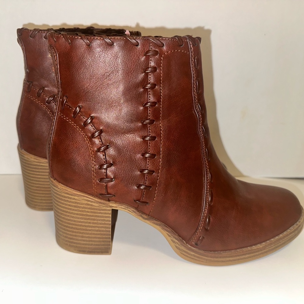 Maurices Joelle Brown Faux Leather Ankle Boots Side Zip Block Heel Womens Sz 9.5